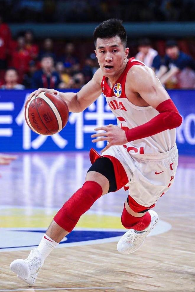 训练课后体能课后；山东男篮战术微调备战NBA总决赛；质疑声四起；医务组通报恢复的简单介绍