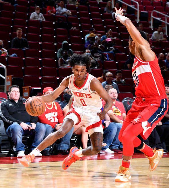 全明星赛赛程吃紧；新疆广汇集结日手感冰凉；压力陡增；训练强度明显提升的简单介绍